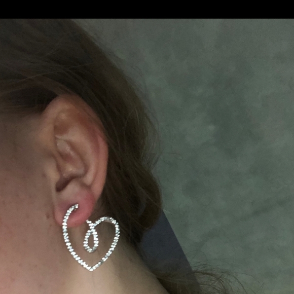 Glamourous Heart Earrings  ✨️❤️ - Picture 2 of 10